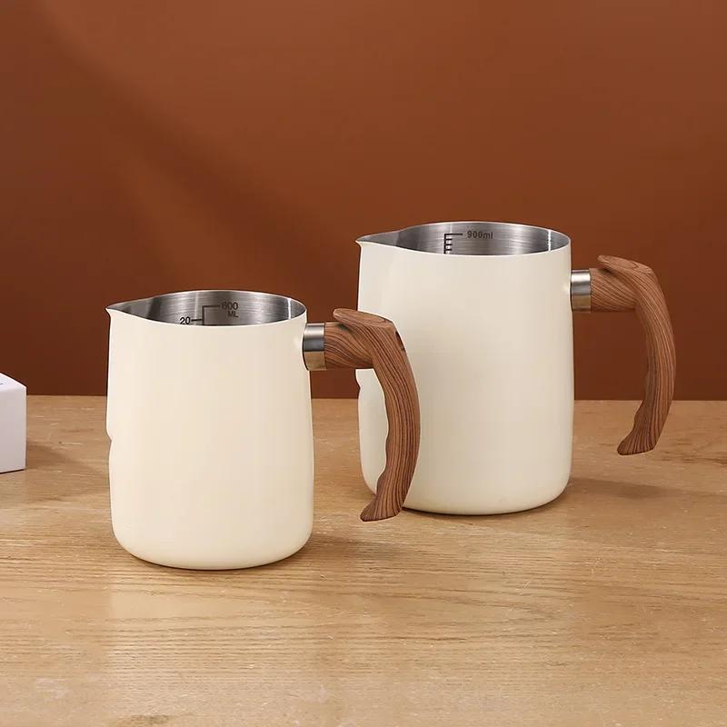 600/900ML Milk Frothing Pitcher with Precise Scale Wooden Handle Dripless Spout Stainless Steel Latte Coffee Cup Coffeeware