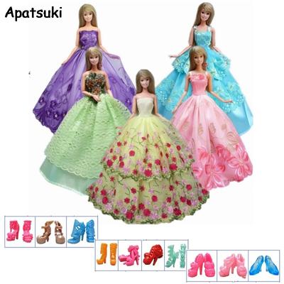 Платья для кукол