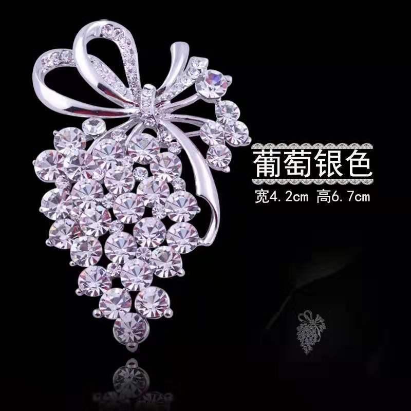 Brooch High-End Sense Niche High-End Women'S Silk Scarf Buckle Alloy Corsage Small Fragrant Wind Pearl Rhinestone High-End