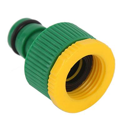 Высоконадежный соединитель для шланга 3/4" на 1/2" обеспечивает максимальную герметичность для полива сада