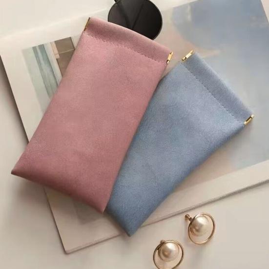 2 шт. Чехол для солнцезащитных очков Мягкий автоматически закрывающийся стильный чехол из искусственной кожи с подкладкой против царапин Компактная сумка для очков Мешок для чистки экрана из микрофибры