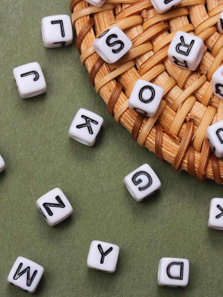 White Black Pendants Handcrafts Beading Material DIY 26 Letters Beads Bracelets Phone Chain 5.5mm Acrylic Big Hole Necklace DIY Jewelry Accessories