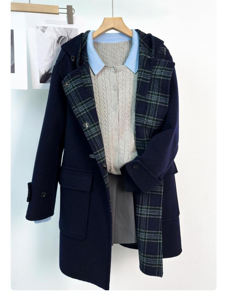 Женское пальто средней длины из шерстяной смеси в стиле преппи от E-Family с капюшоном и застежкой-пуговицей.