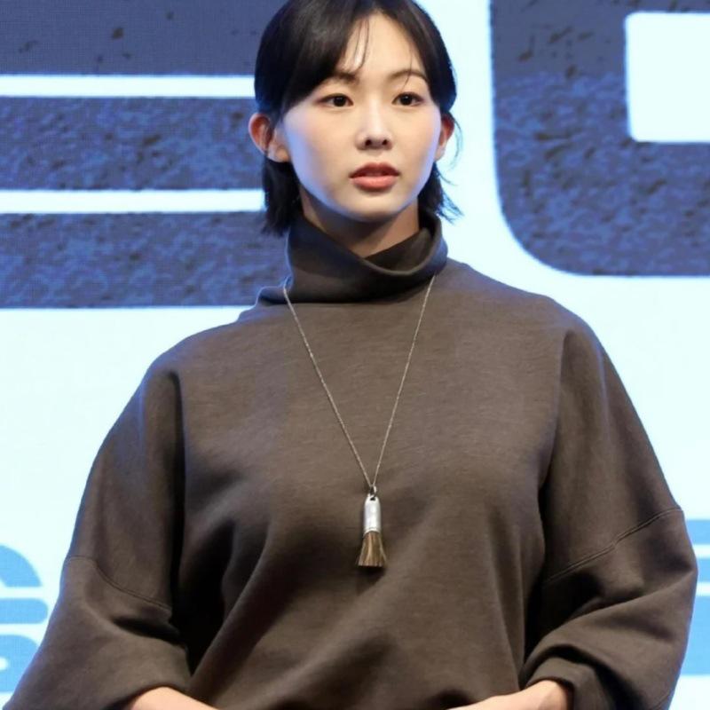 Корейское ожерелье с кисточкой в стиле Ча Цзинъюань и подвеской-кистью – Элегантный, Нишевый Дизайн, Длинная Цепочка для Свитеров