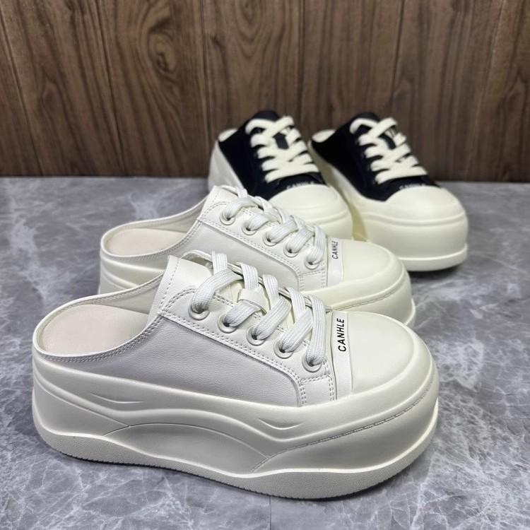 Кожаные полутапочки с толстой подошвой и увеличенным носком, женская верхняя одежда 2025 года, новые однопедальные ленивые маффины, маленькие белые классные тапочки