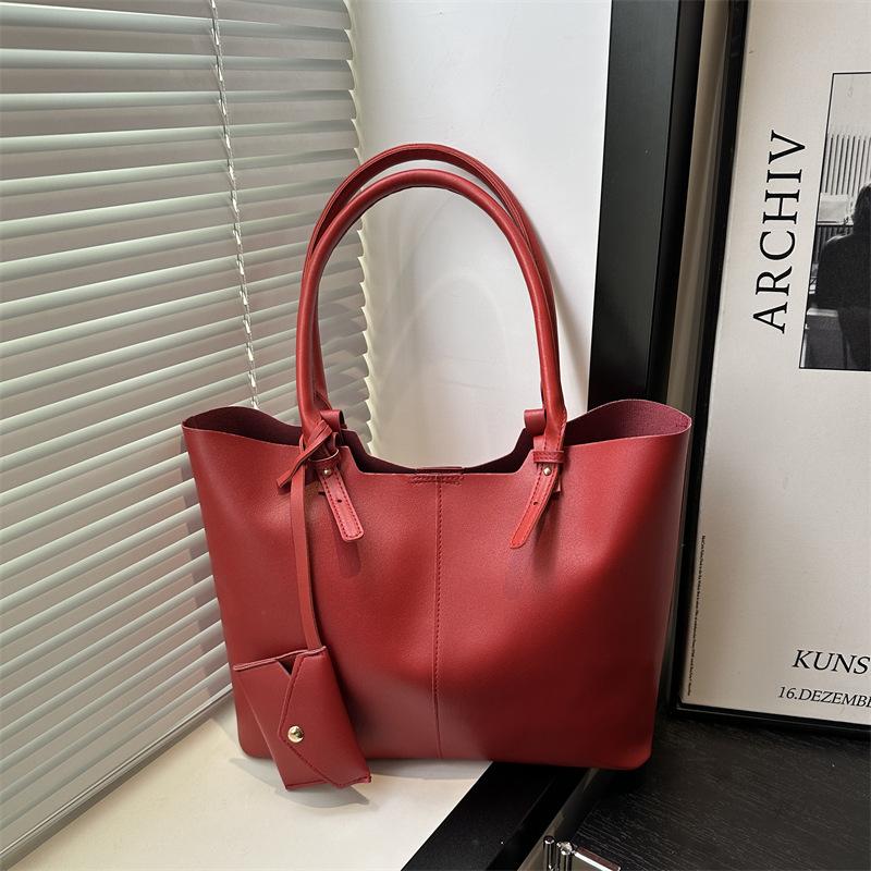 Large-capacity Bag Women's Spring High-value New Simple Casual Shoulder Bag High-end Texture Commuter Tote Bag