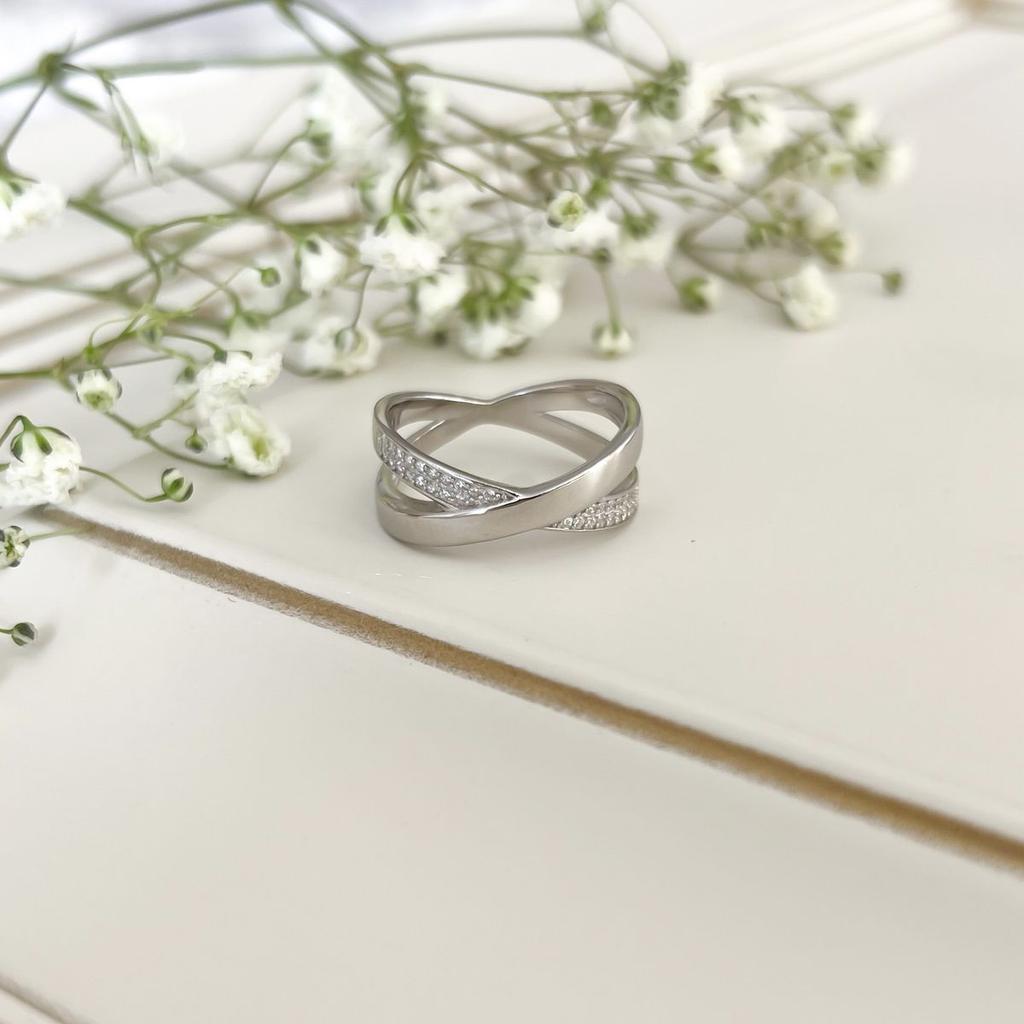 Серебряное кольцо с фианитами (2143086)