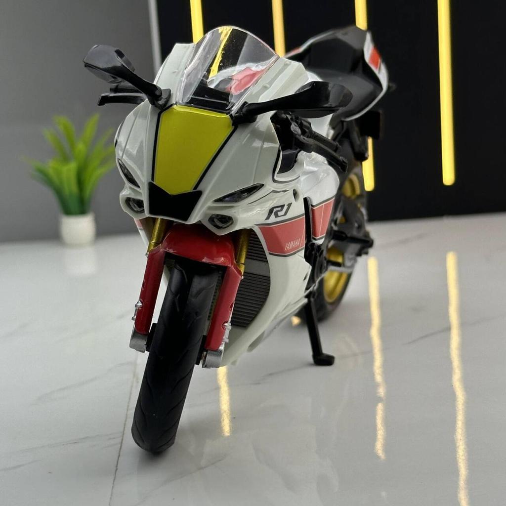 MotoGP Yamaha YZF-R1M Racing Motorcycle Simulation Exquisite Diecast & Toy Vehicle RMZ City 1:12 Alloy Collection Model