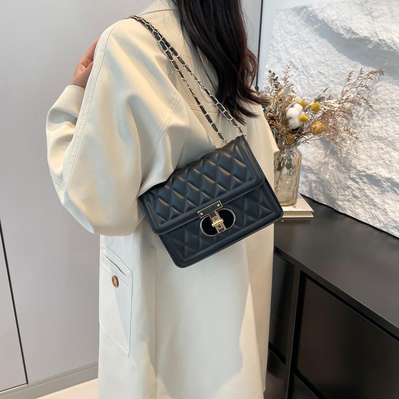 Casual French Underarm Bag for Women New Trendy Fashion Chain Diamond Shaped Single Shoulder Small Square Bag Fashionable Crossbody