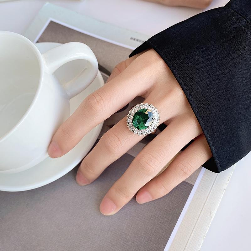 Ювелирные изделия Медное основание Позолоченное Имитация цвета Сокровище Форма Дана Ретро Темперамент Кольцо Главный камень 10 * 12