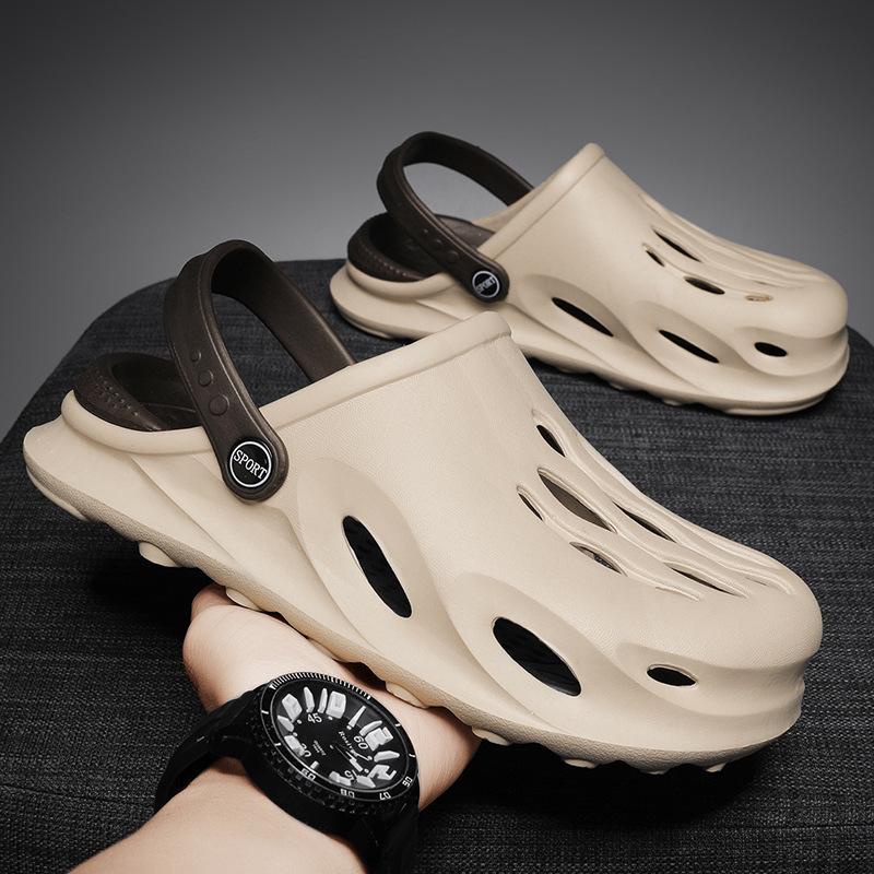 New Fashion Hollow-out Breathable Slippers Summer Beach Shoes Slippers for Men Outdoor/Indoor Sandals