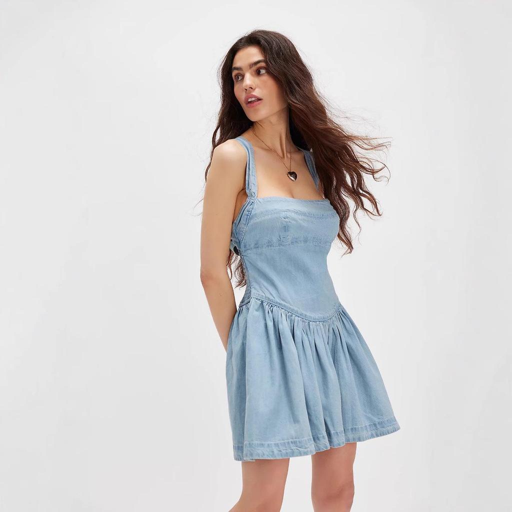 Европейское и американское женское летнее мини-платье из денима без спины 2025 года, облегающее, с высокой талией, однотонное.