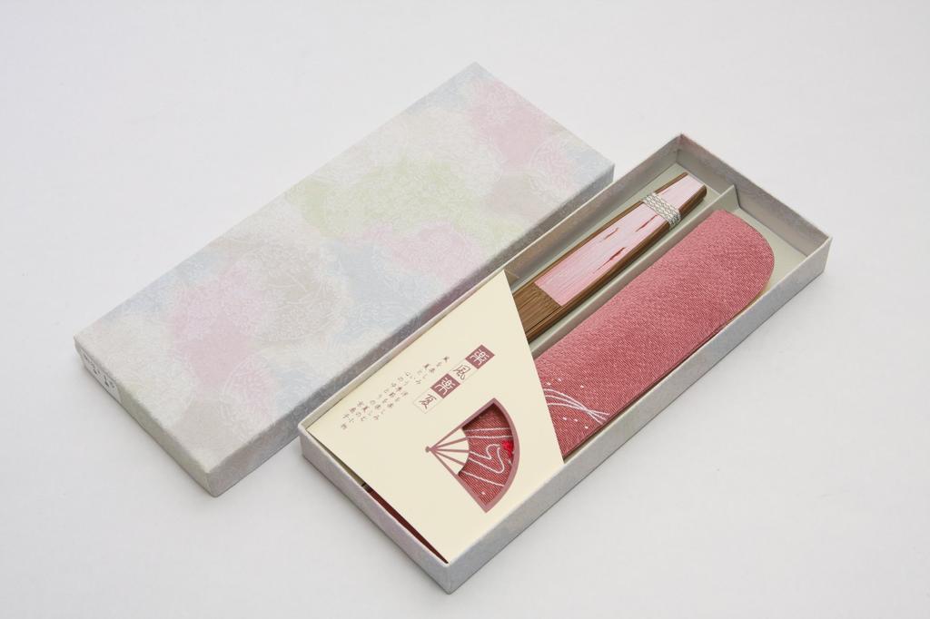 Сумка-веер Kyoto Kyoto Craftsman из дерева с резьбой поставляется в косметической коробке [Hasegawa] Веер, золотая рыбка, ручная работа, веер, в комплекте,