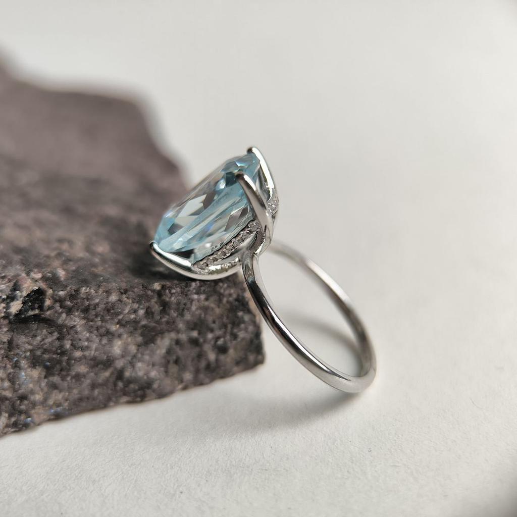 Серебряное кольцо с топазом, вес изделия 5,05 гр (2199335)