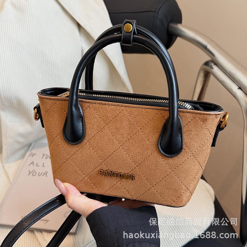 В этом году популярная ромбовидная маленькая сумка женская осенне-зимняя универсальная 2025 новая ретро сумка-мессенджер ins портативная сумка-ведро