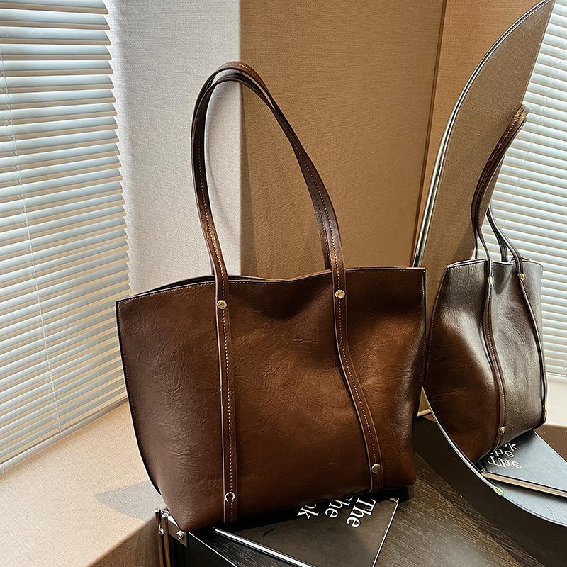 Модная сумка подмышку женская 2025 весна и лето новая большая вместительная сумка через плечо ретро сумка-тоут для通勤