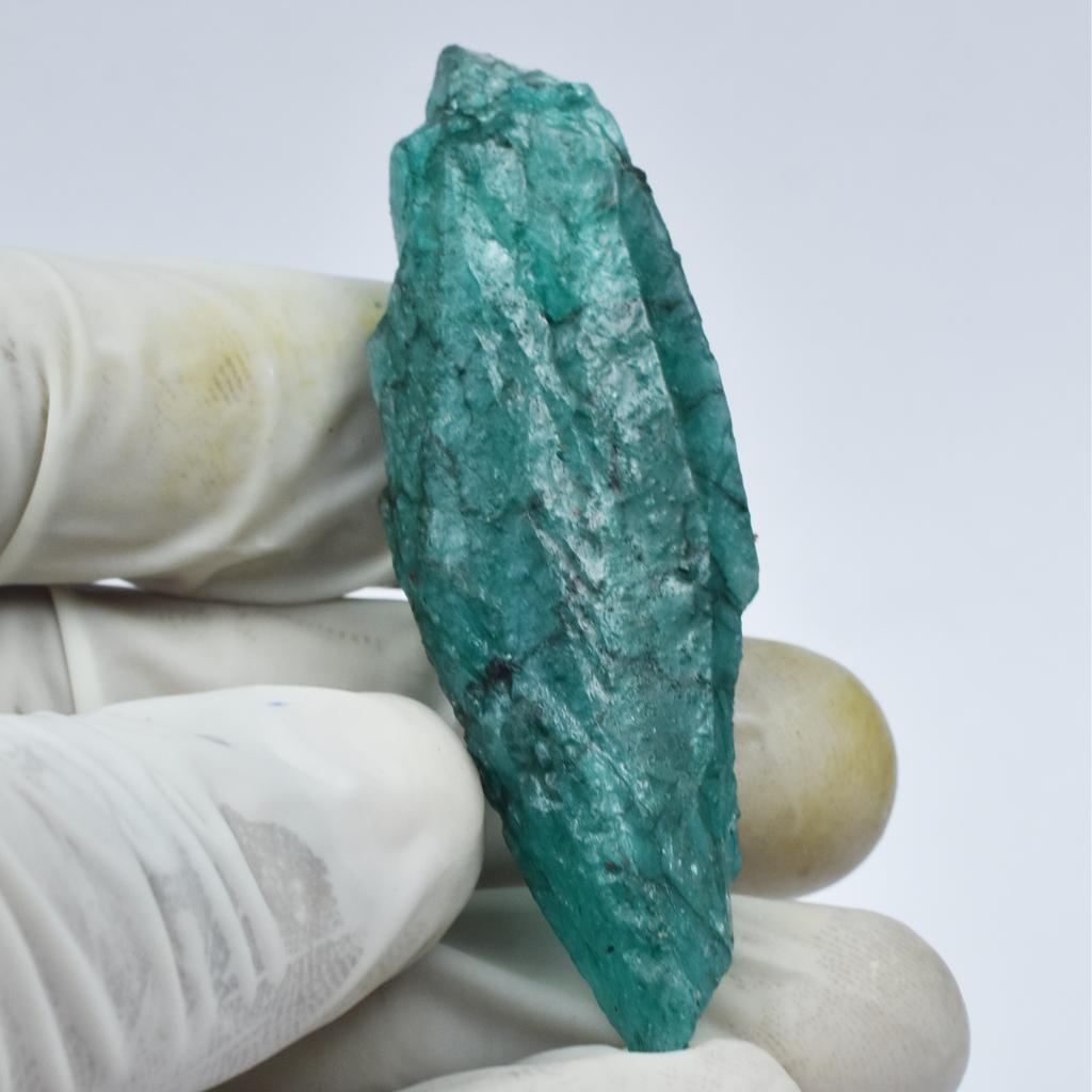 A++ Natural Green Emerald 146 Ct Rough Earth-Mined Loose Gemstone