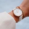 DANIEL WELLINGTON Часы Кварцевый механизм Кожаный ремешок 28 мм Белый циферблат Женские часы Модные и универсальные Европейские и американские часы DW00100249