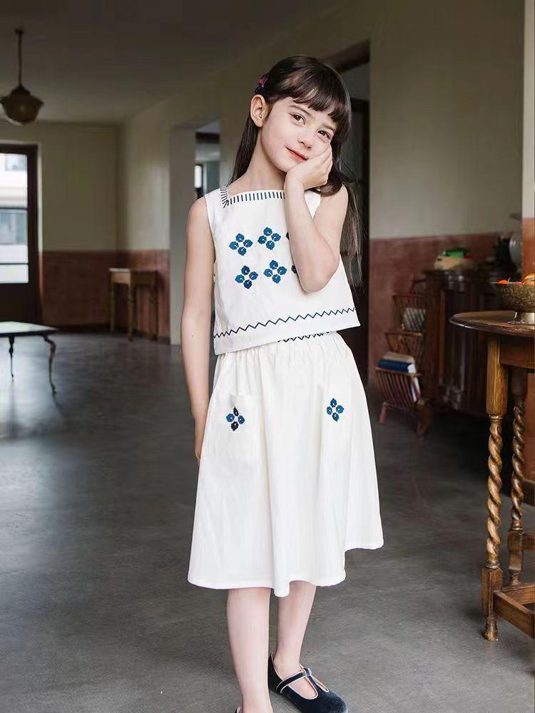 Комплект из корейской юбки и жилета с вышивкой в лесном стиле для девочек весна/лето