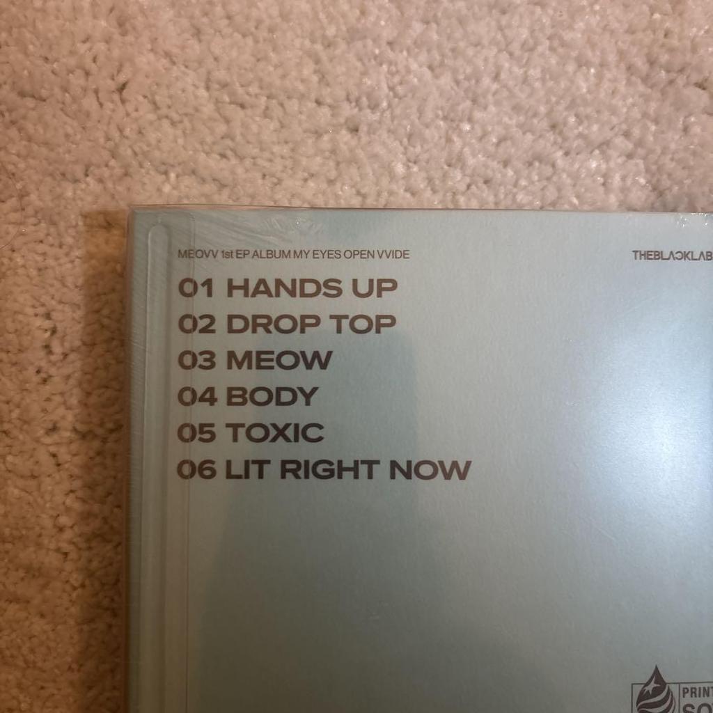 [Б/У] MEOVV[МОИ ГЛАЗА ШИРОКО ОТКРЫТЫ] x 2 (с наклейкой торговой карточки)