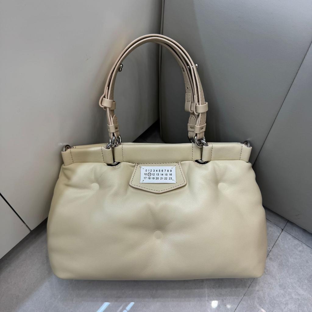 2026 Внешняя торговля Меховая сумка-подушка для подушек Большая вместимость Модная Универсальная Мягкая Облачная сумка Сумка-тоут Портативная Сумка для ужина Женская