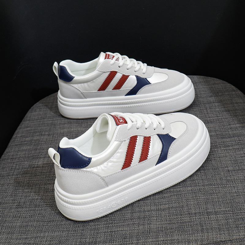 2025 весна маленькие белые туфли новая корейская версия женские студенческие туфли на платформе с увеличенным каблуком спортивная обувь повседневная уличная обувь K3702