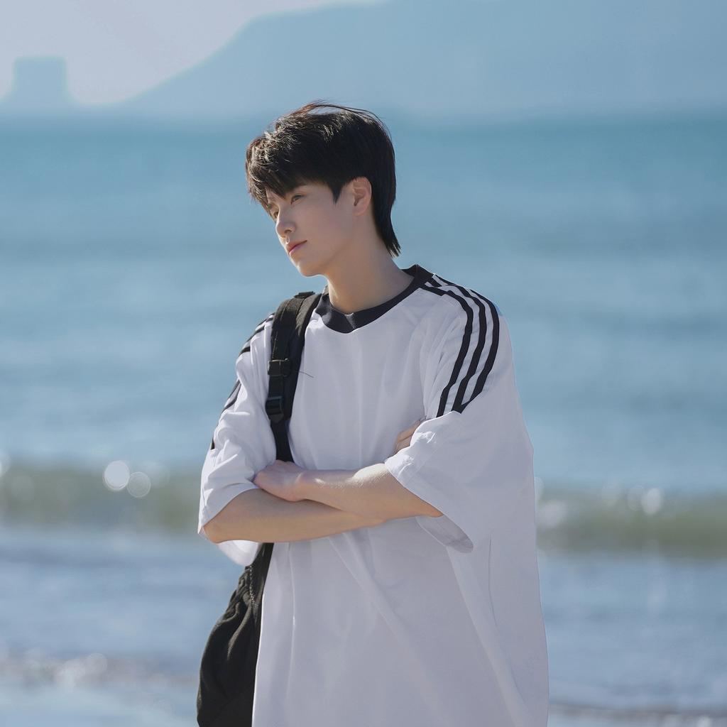 Мужская летняя новая универсальная футболка с тяжелыми тремя полосками и коротким рукавом для мужского американского свободного мужского топа