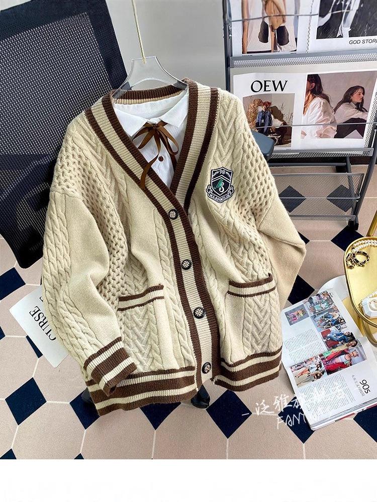 Женский вязаный кардиган средней длины в студенческом стиле - Коллекция Осень/Зима 2025