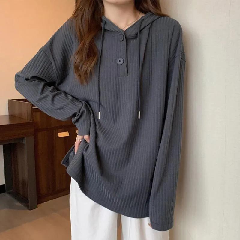Плюс размер футболка женская с капюшоном осенняя женская маленькая пуговица с v-образным вырезом и длинными рукавами нижняя рубашка сто свободных повседневных топов