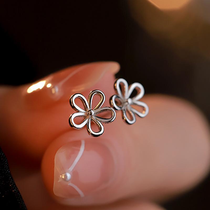 Flower Stud Earrings Female Niche Design Sense Simple Mini Ear Hole Small Flower Earrings