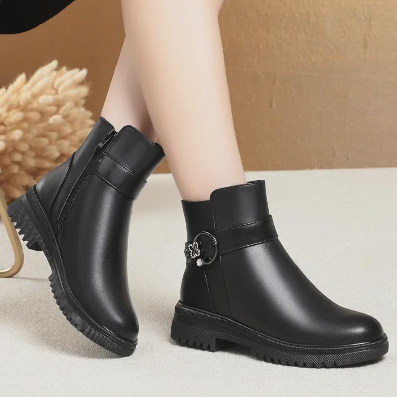 Женские сапоги из утолщенного бархата и мягкой кожи для осени и зимы — идеальный вариант для людей среднего и пожилого возраста.