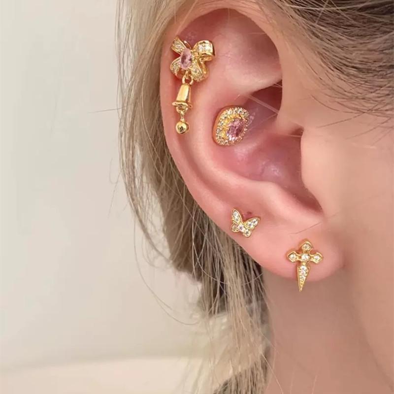 Изысканная сережка-гвоздик из циркония: Дизайн кубика сахара из титановой стали с микроинкрустацией для женщин.