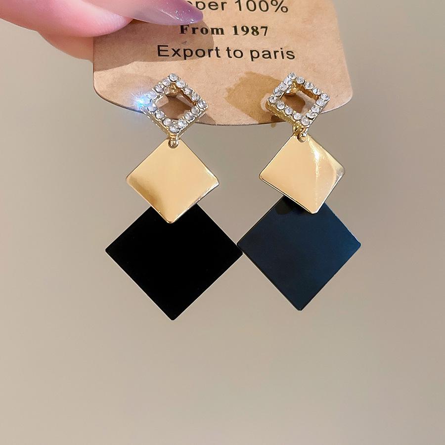 Роскошные серьги-кисточки с красными цветами: Стильные, Дорогие, Акцентные Серьги-Гвоздики для Женщин