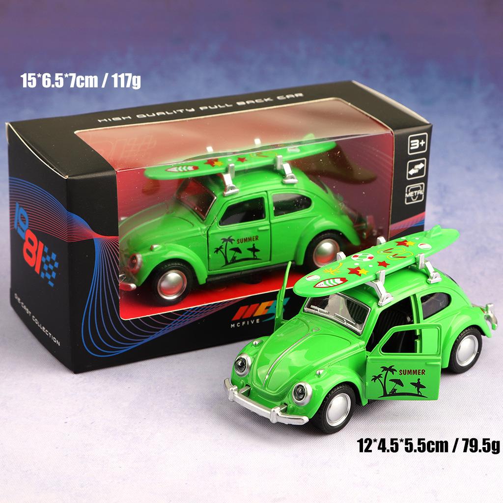 1:36 Красный литой автомобиль Volkswagen Beetle с доской для серфинга, Металлическая модель с механизмом оттягивания и открывающимися дверями, Ретро-игрушка для летнего пляжа для детей