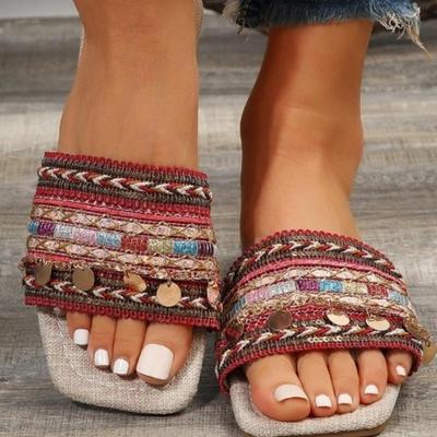 Босоножки на плоской подошве с открытым носком в стиле бохо