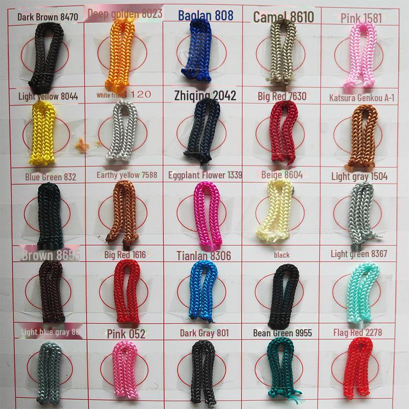 Черно-белая полипропиленовая веревка с четырьмя иглами, портативным полым шнурком и плетеным нейлоновым дизайном.