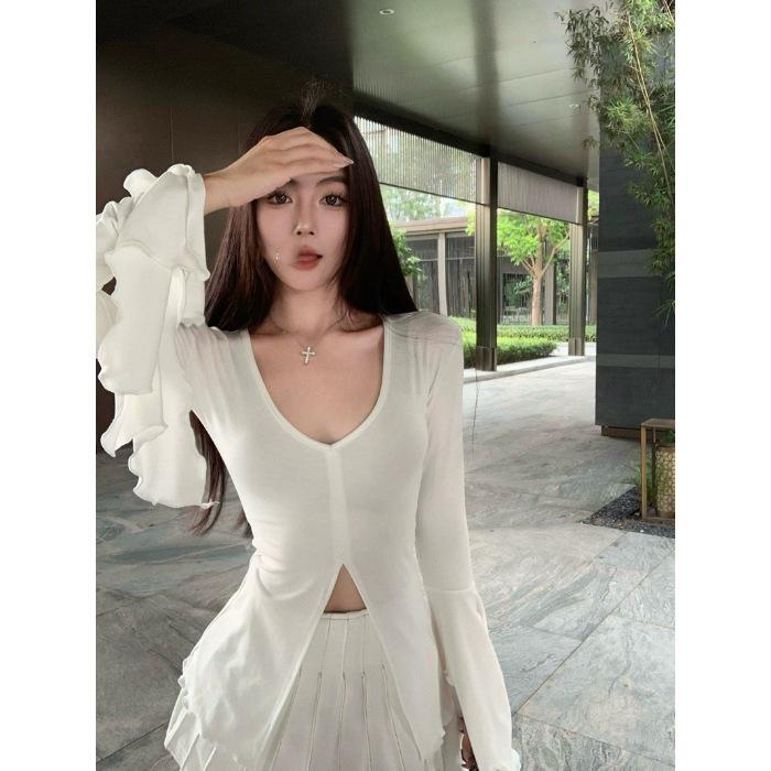 Осенняя футболка с V-образным вырезом и расклешенными рукавами для женщин