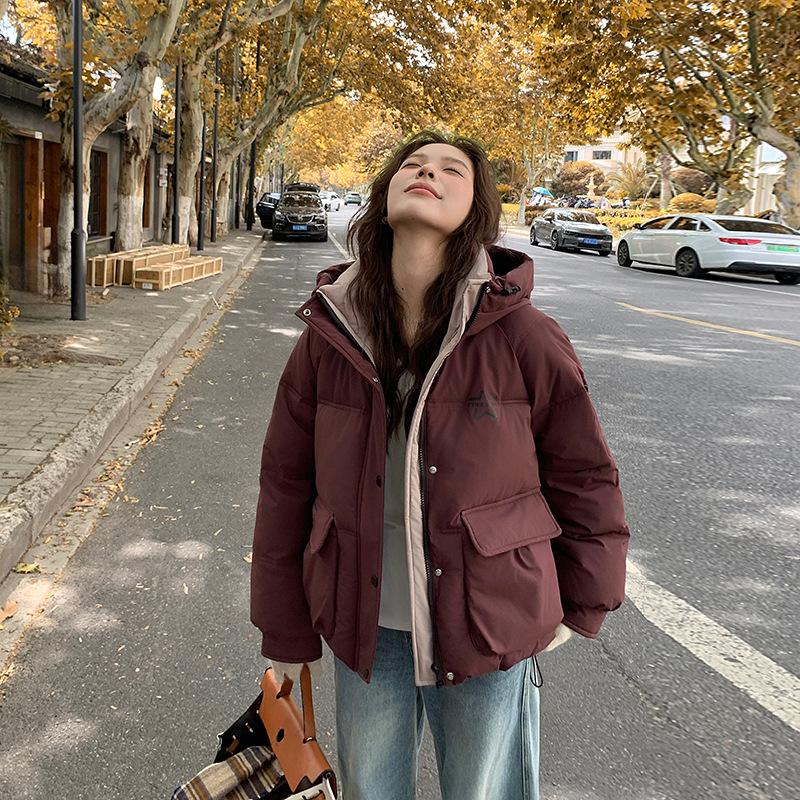 Женская короткая теплая зимняя куртка с капюшоном