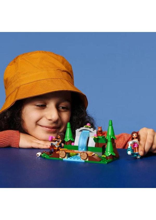 LEGO Friends 41677 Wasserfall im Wald - Bauset mit Minipuppen Andrea und Olivia + Eichhrnchen-Spielzeug Kind 5 Jahre