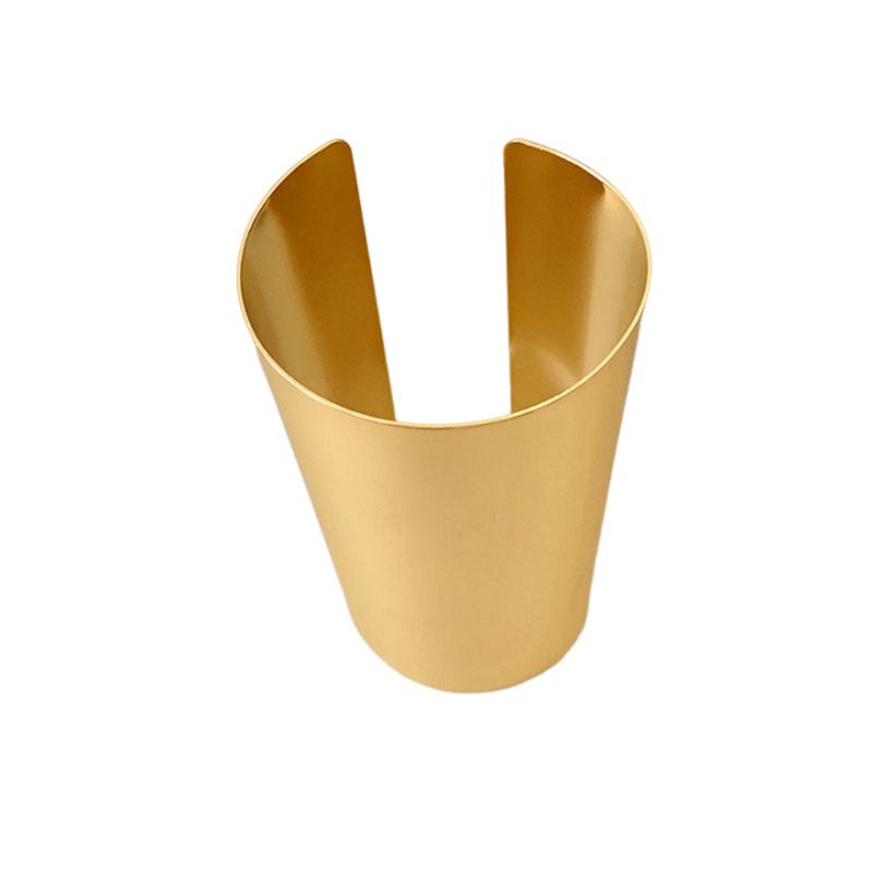 Элегантный европейский и американский минималистичный металлический браслет: Нишевый дизайн, Модная роскошь, Высококлассный браслет.