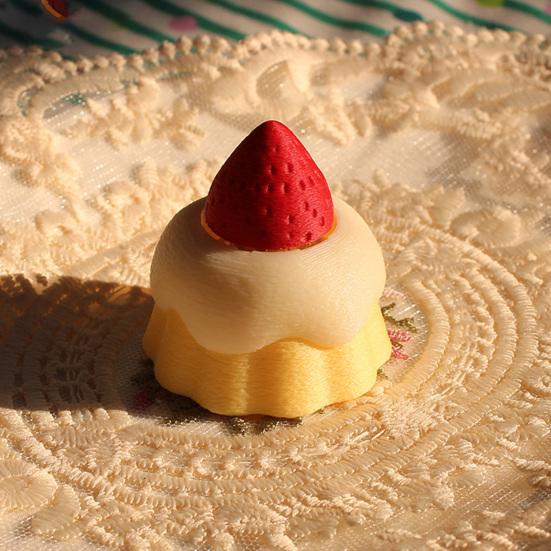 Keychain Pendant 3D Printing Strawberry Cake Design Decompression Clicker Toy with Lanyard Lightweight Mini Stress Relief Bag Pendant