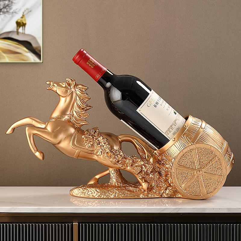 Стойка для виноградного вина украшает гостиную, роскошные винные шкафы высокого класса переехали в новые дома с декоративными подарками.