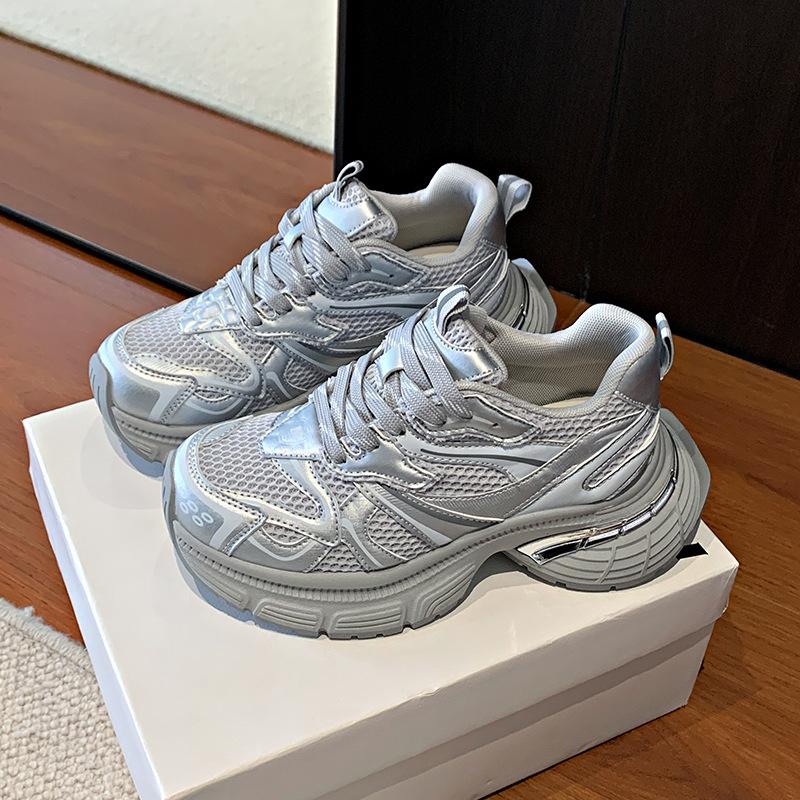 Папины кроссовки для девочки Весна и Осень 2025 Новые сетчатые кроссовки на толстой подошве-маффине, дышащие, увеличивающие рост, маленькие повседневные кроссовки