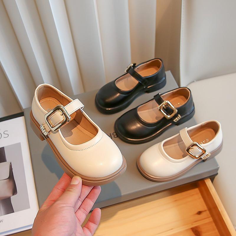 2024 Новые кожаные туфли для девочек, неглубокие, универсальные, мягкие, весенние, элегантные, принцессные туфли, простые, нескользящие, детские мокасины с круглым носком и пряжкой