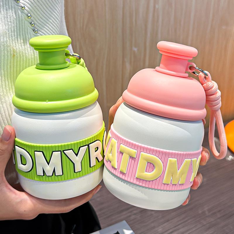 New niche chubby insulated cup in candy colors with a straw, high aesthetic student water cup, portable insulated cup with a carrying strap