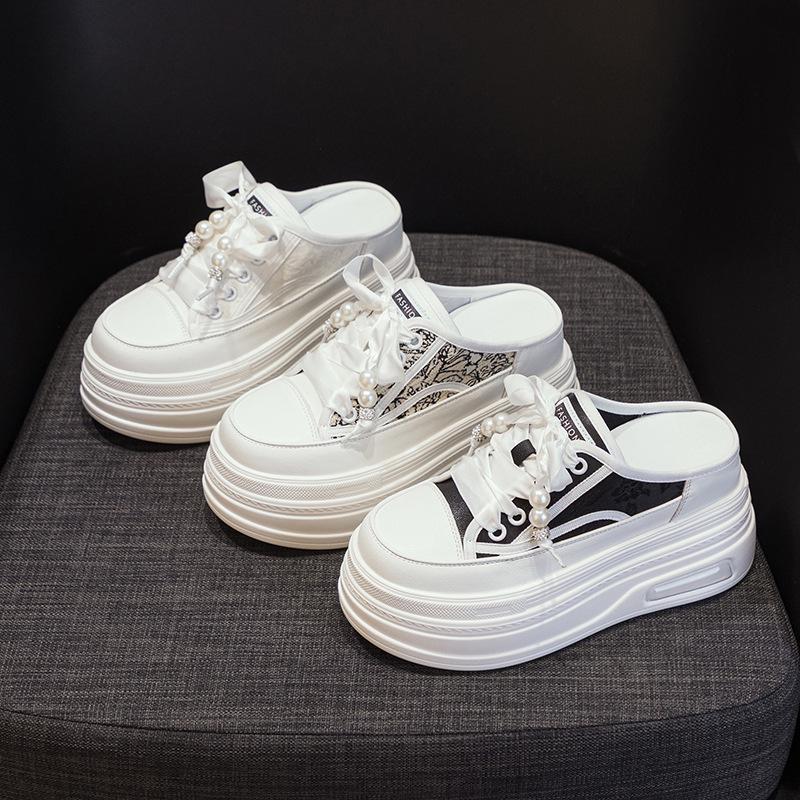 Летние женские белые тапочки Baotou на толстой подошве 2025 года: Элегантная, удобная, увеличивающая рост повседневная обувь