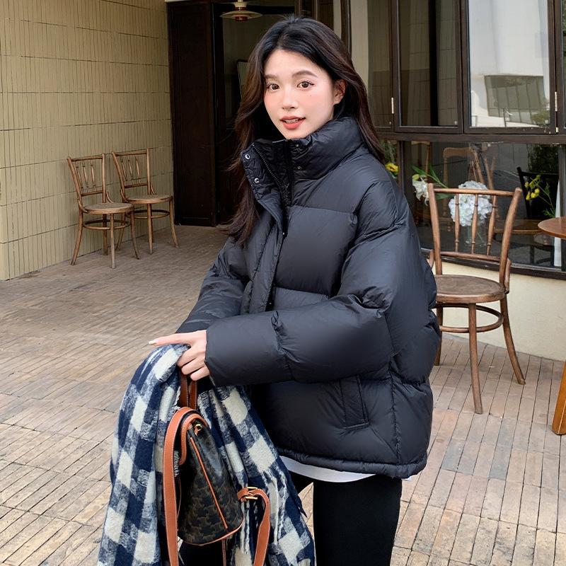 95 белый утиный пух маленькая куртка женская короткая зимняя 2024 новая корейская версия свободная утолщенная куртка из хлеба
