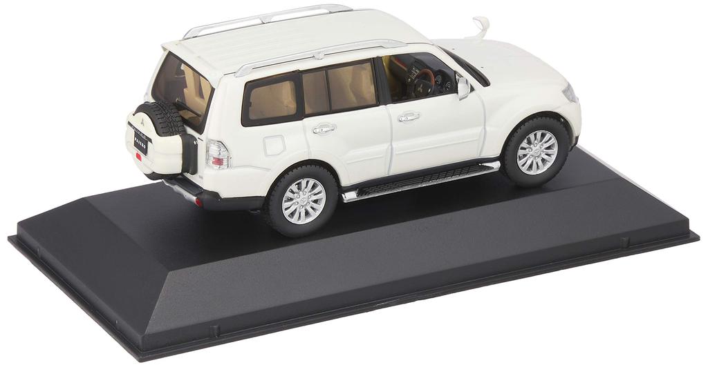 First43 Mitsubishi Pajero 4WD 2010 Жемчужно-белый Масштабная модель F43075 1/43