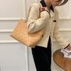 IELGY Lingge chain ladies large-capacity handbags simple trend