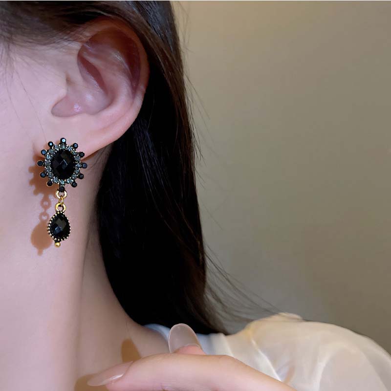 Vintage Black Crystal Drop Earrings for Women Design Elegant Rhinestone Dangle Earring Goth Jewelry Gifts